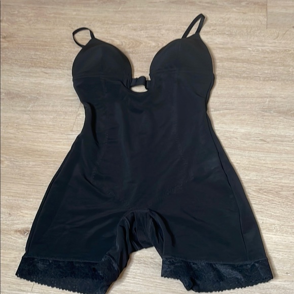 Black Seamless Shapewear Intimates - Picture 1 of 5